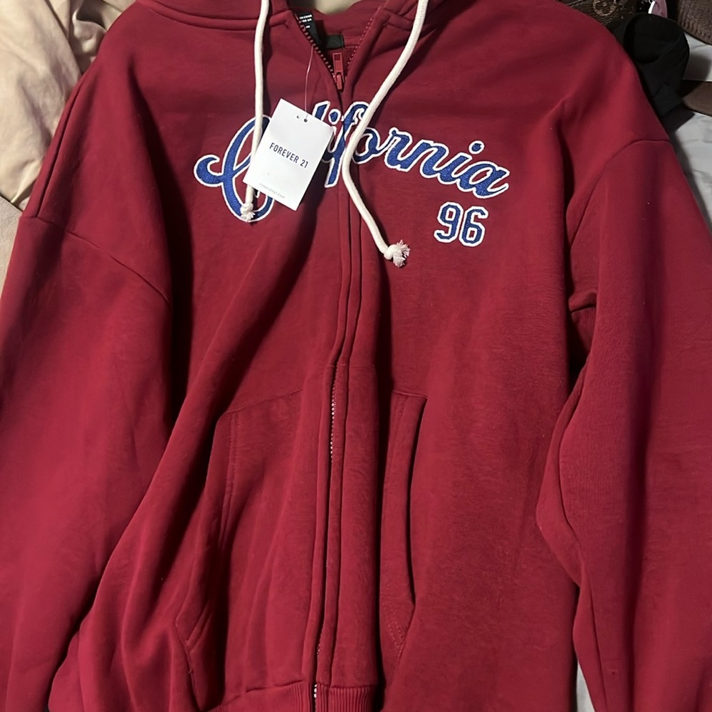 Red California jacket. Forever21.